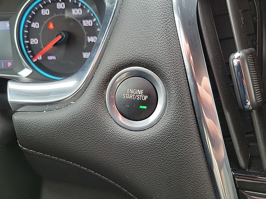 Used 2023 Chevrolet Traverse LT w/ Rear Camera Mirror Package image 21