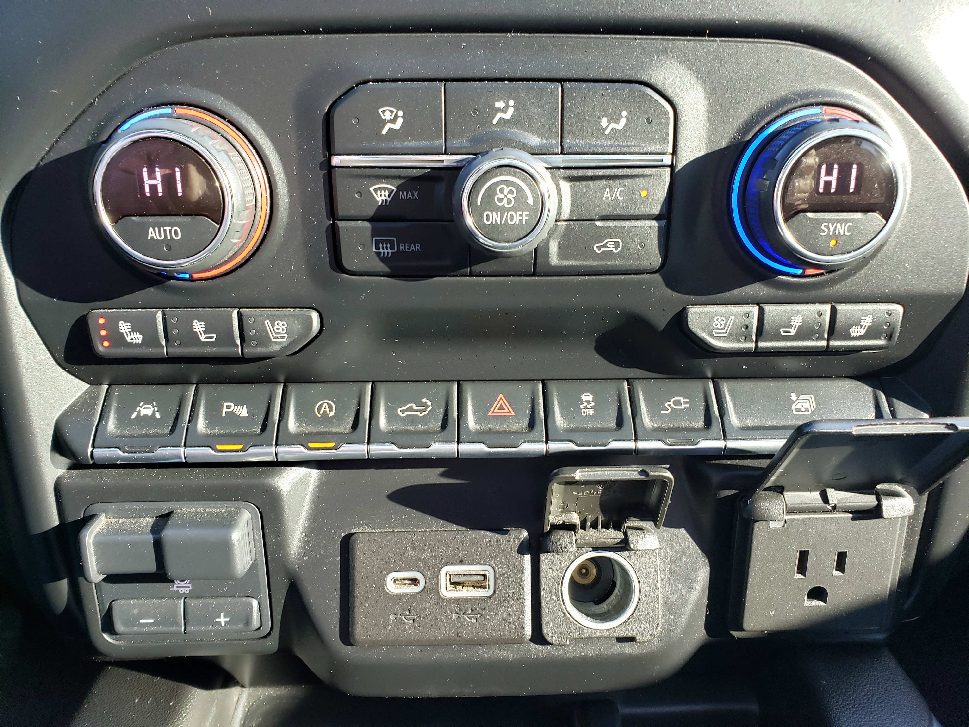 Used 2024 Chevrolet Silverado 1500 High Country w/ Technology Package image 22