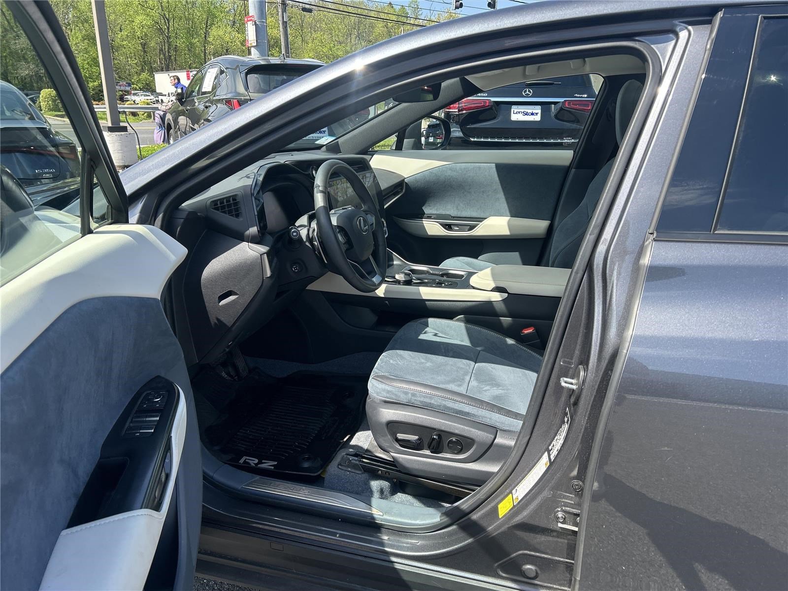 Used 2023 Lexus RZ 450e Premium w/ Accessory Package (2T) image 12