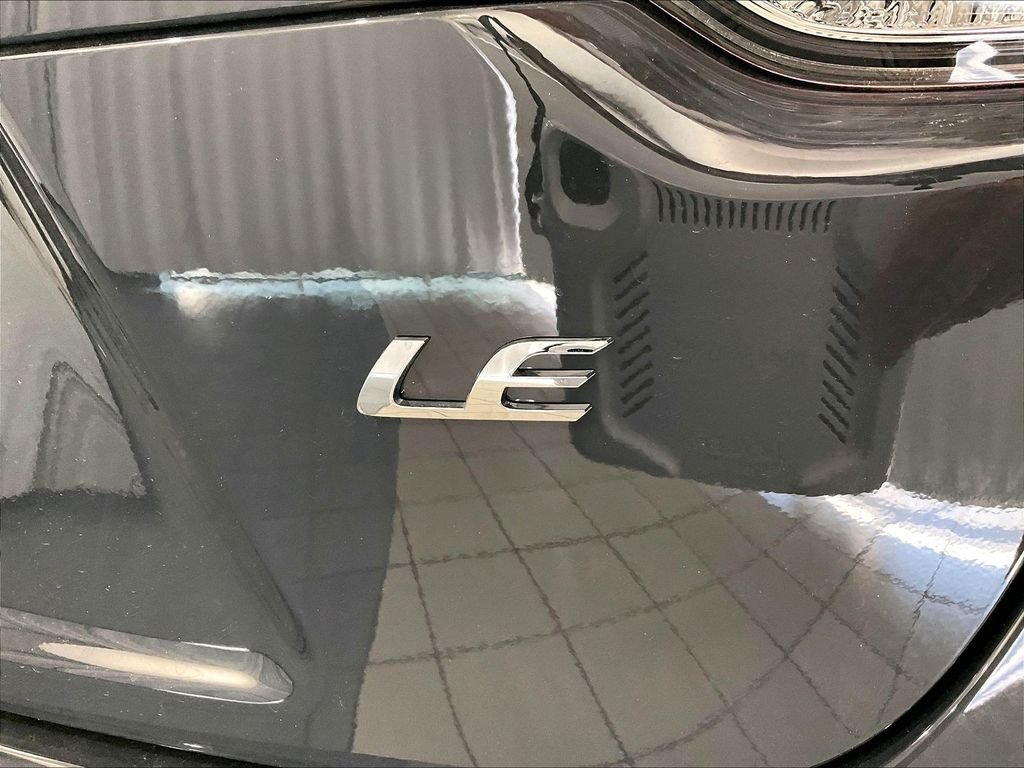 Used 2026 Toyota Corolla LE FWD image 28