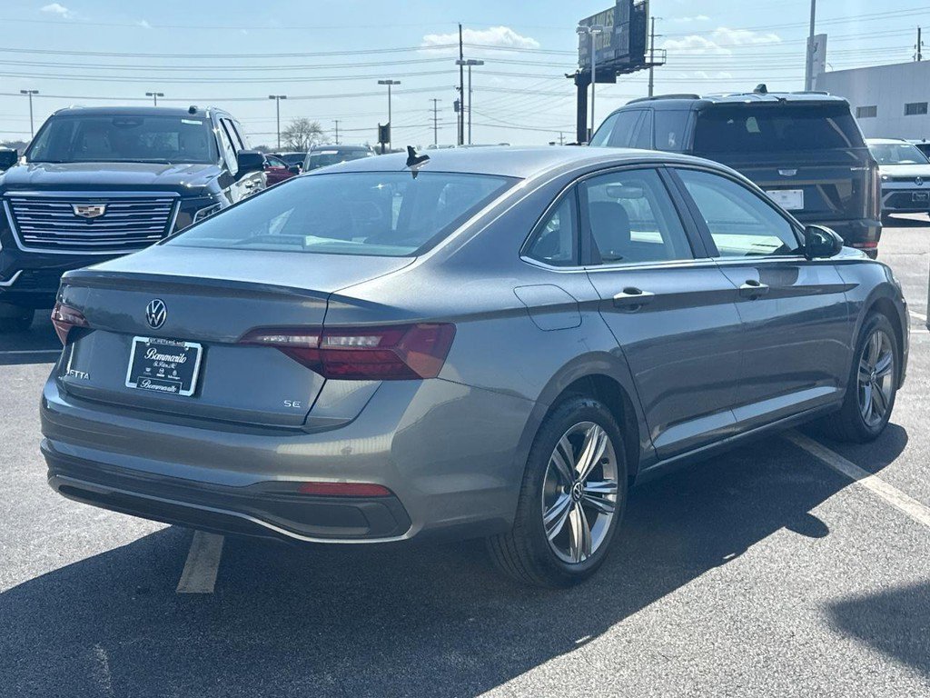 Used 2024 Volkswagen Jetta SE image 5