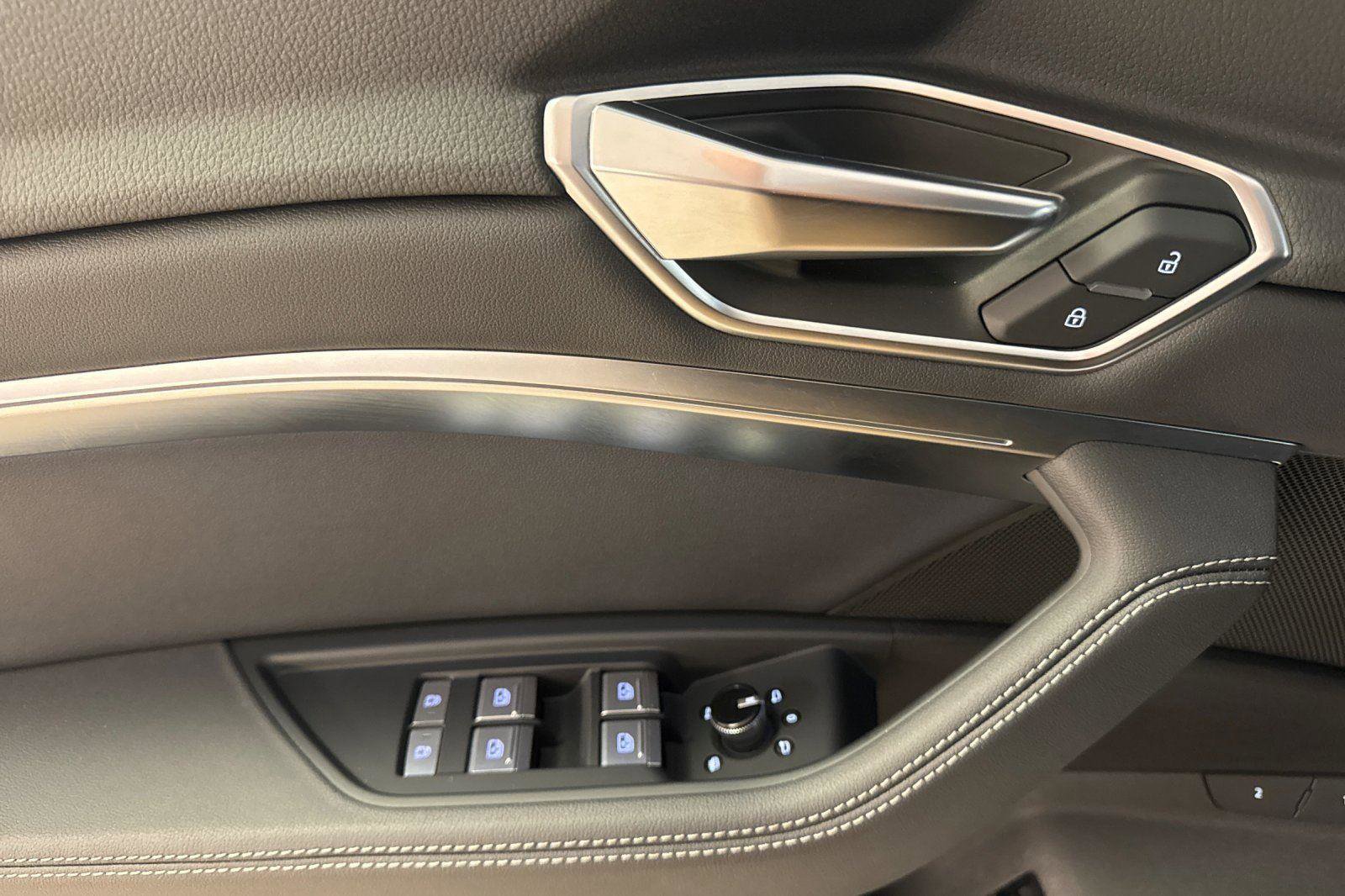 Certified 2023 Audi e-tron Premium Plus w/ Premium Plus Package image 11