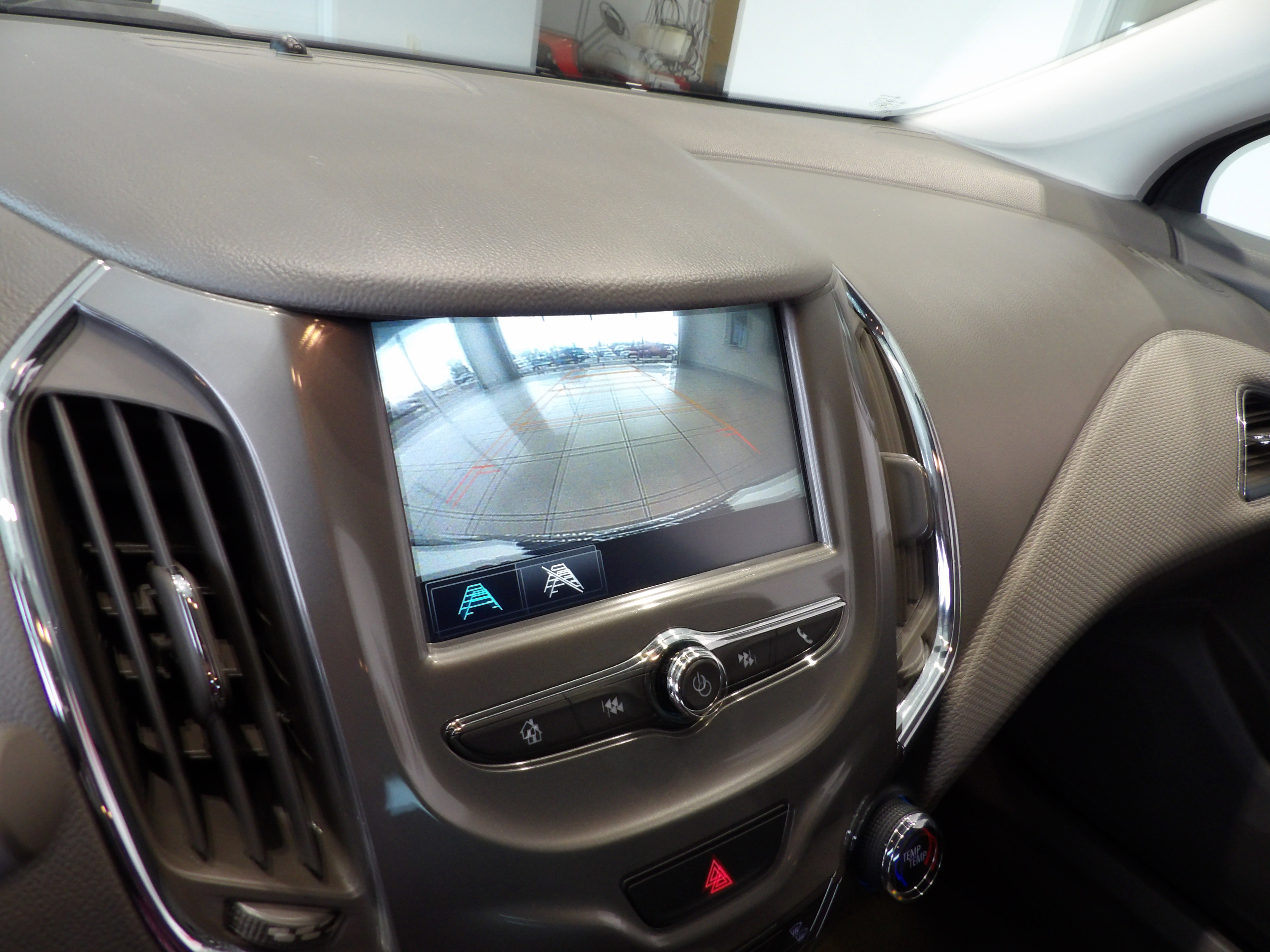 Used 2018 Chevrolet Cruze LT image 13