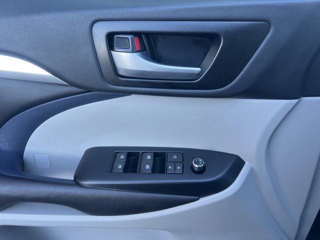 Used 2019 Toyota Highlander XLE image 24