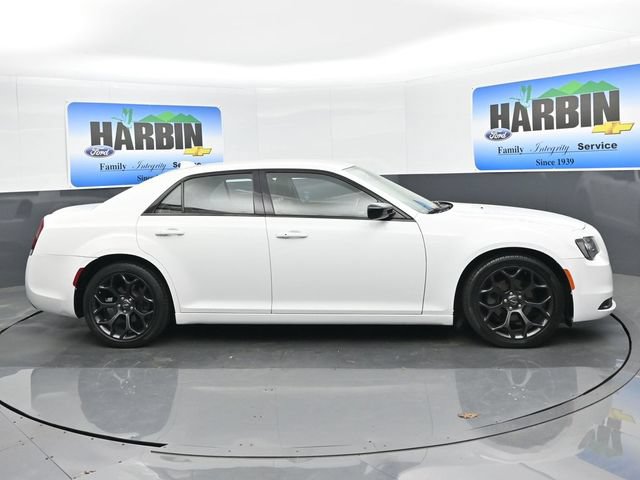 Used 2019 Chrysler 300 Touring w/ Sport Appearance Package RWD image 7