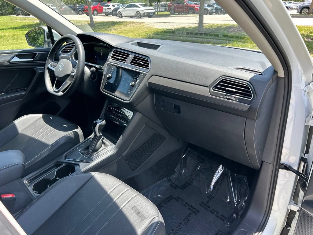 Certified 2023 Volkswagen Tiguan SE FWD image 44