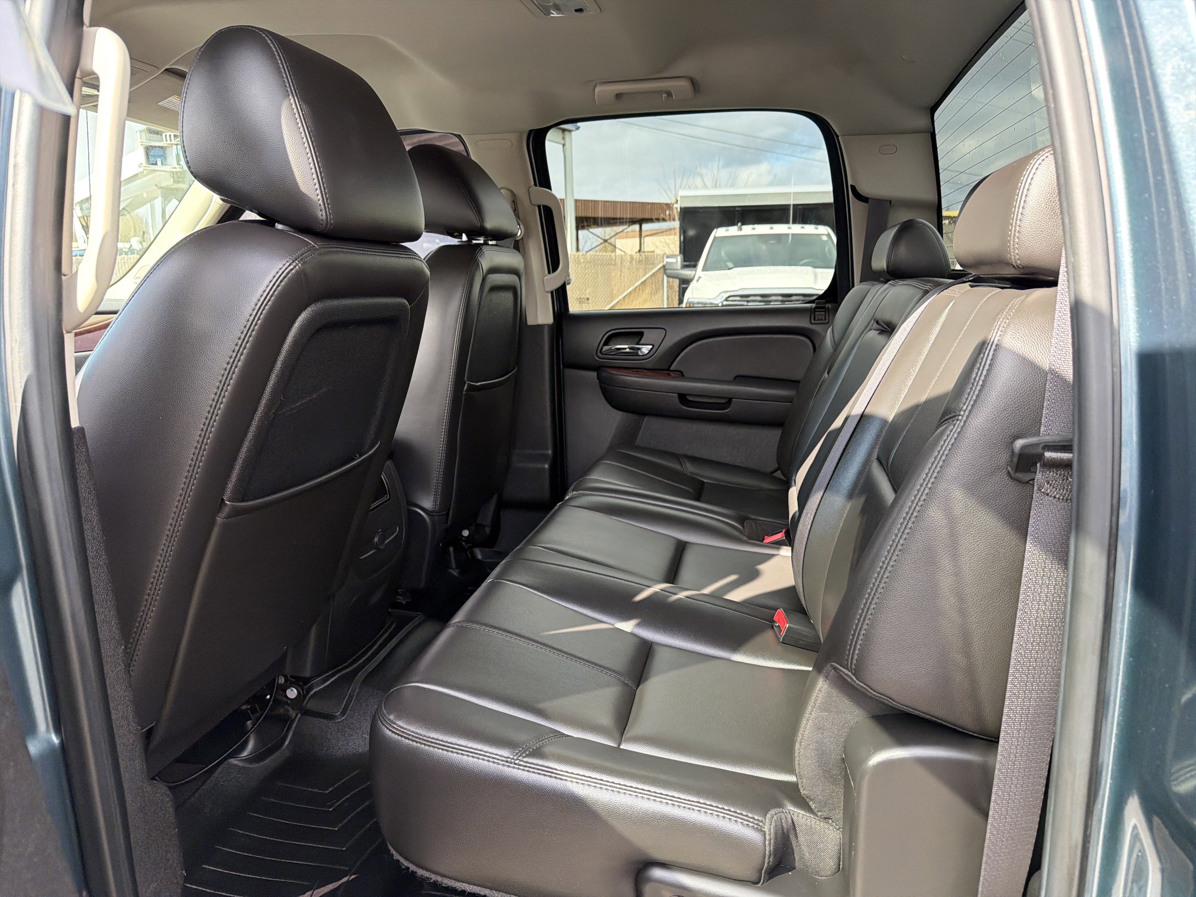 Used 2011 GMC Sierra 2500 SLT w/ SLT Convenience Package image 16