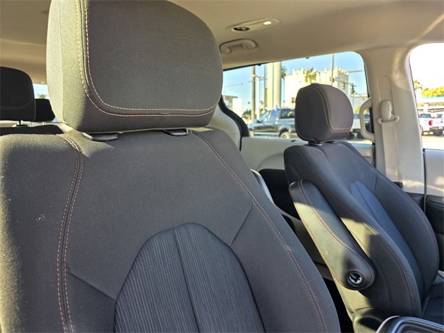 Used 2020 Chrysler Pacifica Touring image 15