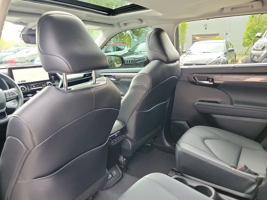 Certified 2026 Toyota Highlander Limited AWD/4WD image 25