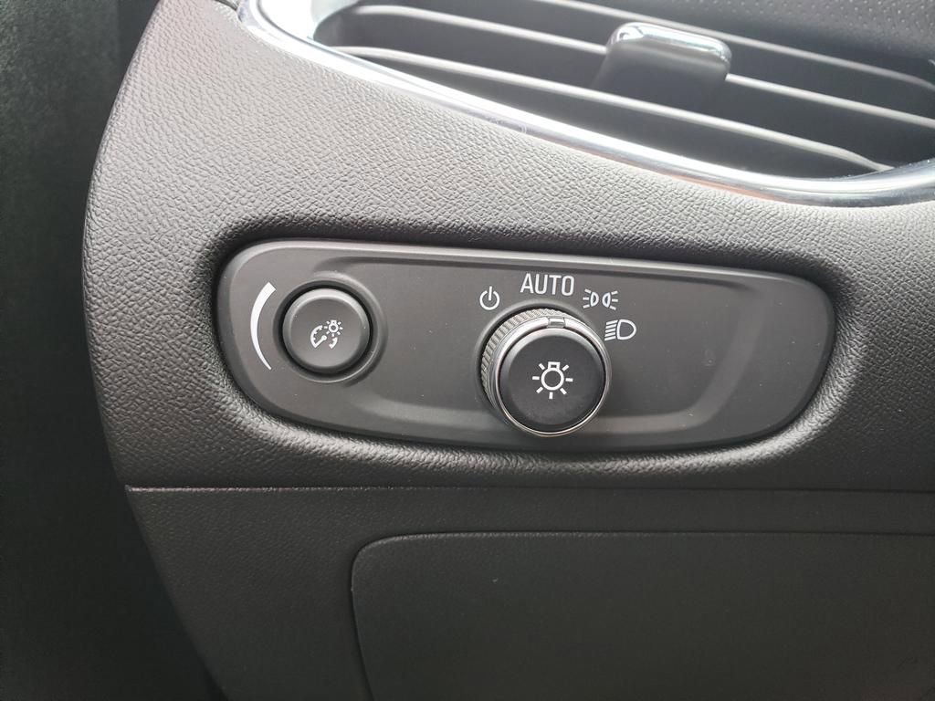 Used 2022 Chevrolet Malibu Premier FWD image 31