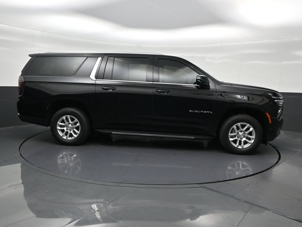 Used 2025 Chevrolet Suburban LS RWD image 7