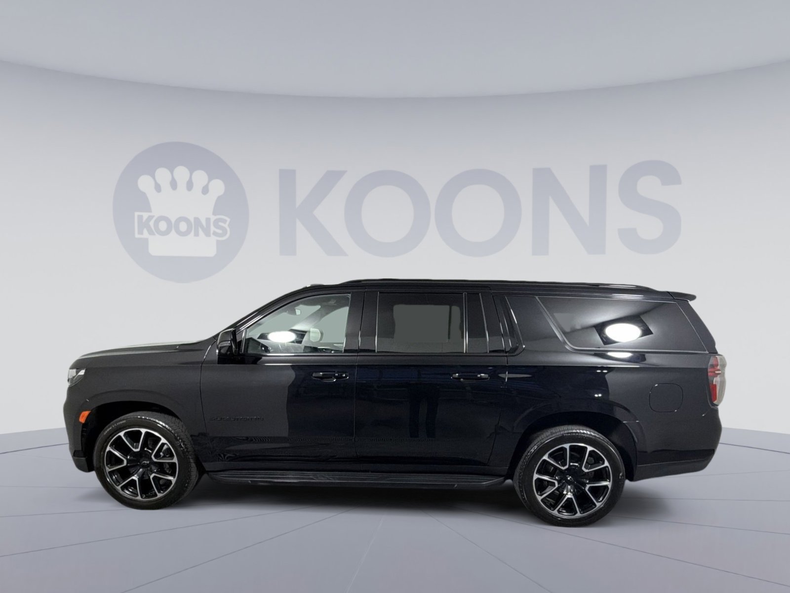 Used 2023 Chevrolet Suburban RST w/ Luxury Package image 2