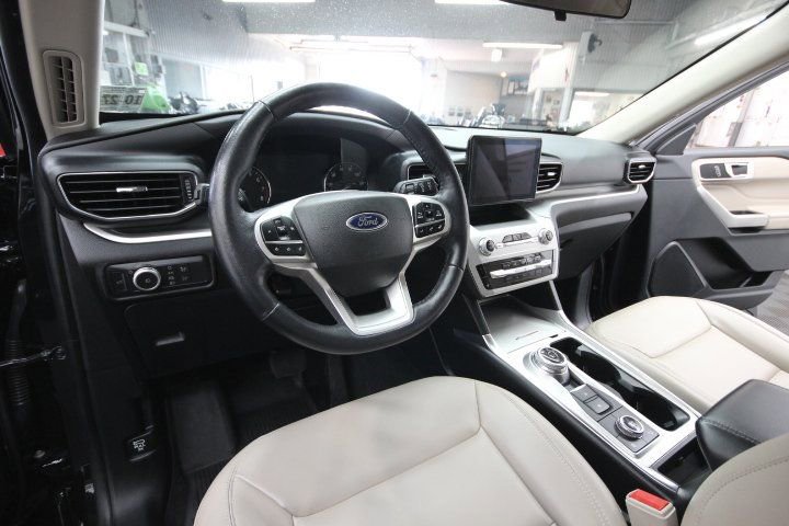 Used 2022 Ford Explorer XLT w/ Equipment Group 202A image 15