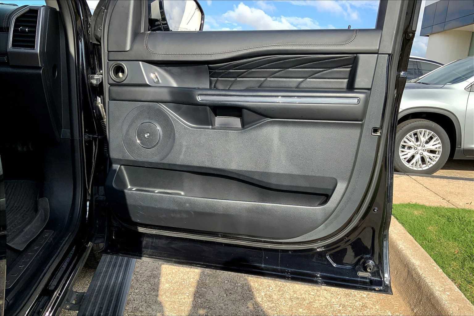Used 2020 Ford Expedition Platinum image 21