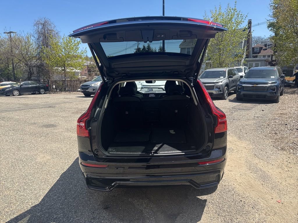 Used 2025 Volvo XC60 B5 Plus AWD/4WD image 5