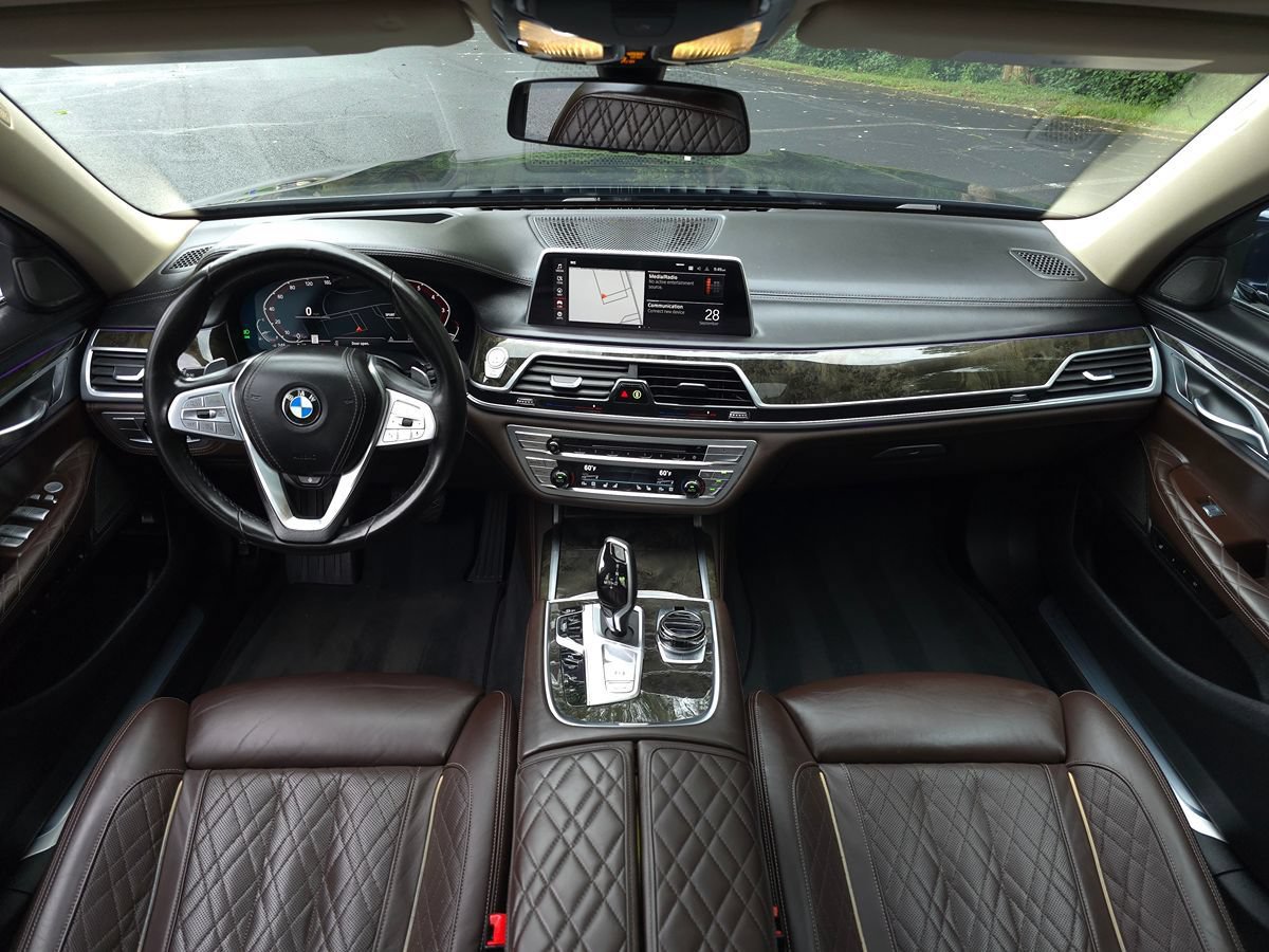 Used 2020 BMW 750i xDrive w/ Executive Package AWD/4WD image 10