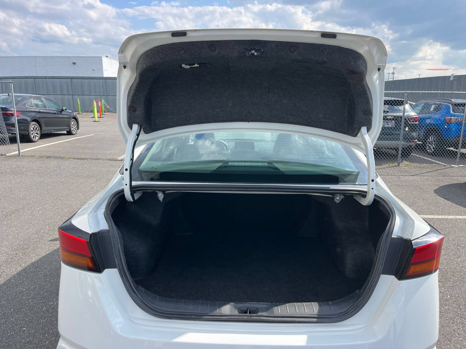 Used 2025 Nissan Altima 2.5 SR FWD image 31
