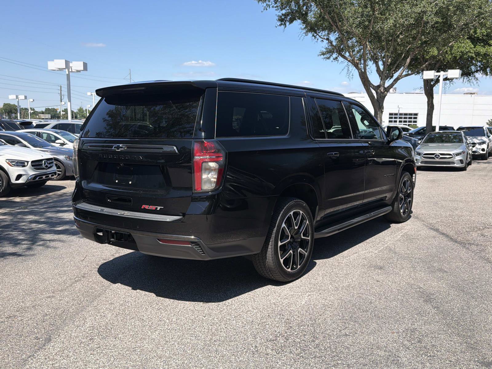 Used 2021 Chevrolet Suburban RST w/ Luxury Package AWD/4WD image 3