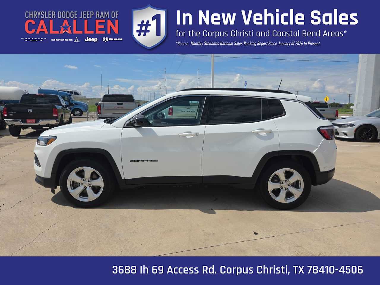 Used 2022 Jeep Compass Latitude w/ Sun and Sound Group FWD image 11