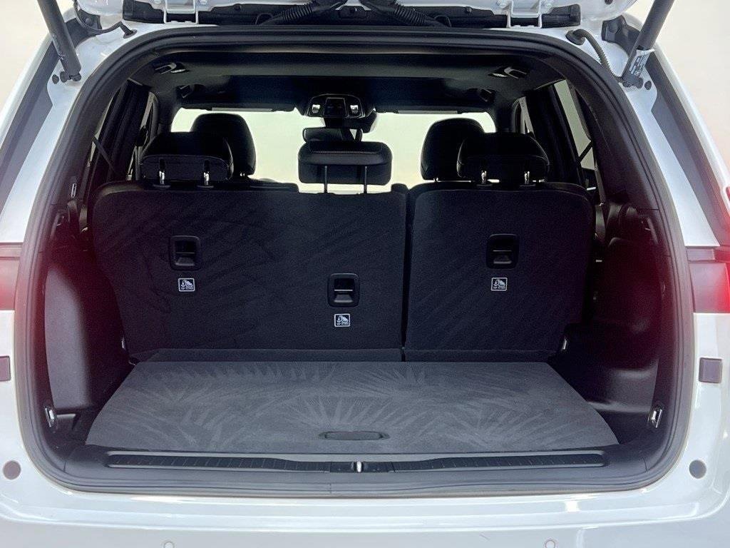 Used 2023 Jeep Grand Cherokee Altitude image 9