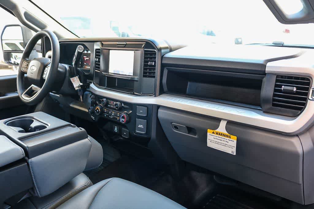 New 2026 Ford F250 XL w/ XL Chrome Package image 19