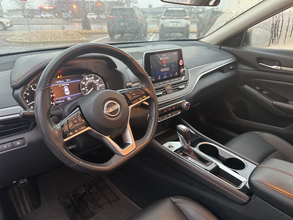 Used 2025 Nissan Altima 2.5 SR image 10