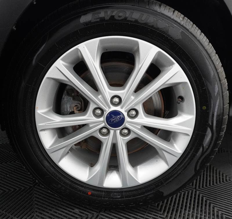 Used 2017 Ford Escape SE AWD/4WD image 2