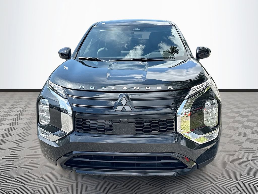 New 2026 Mitsubishi Outlander LE FWD image 2