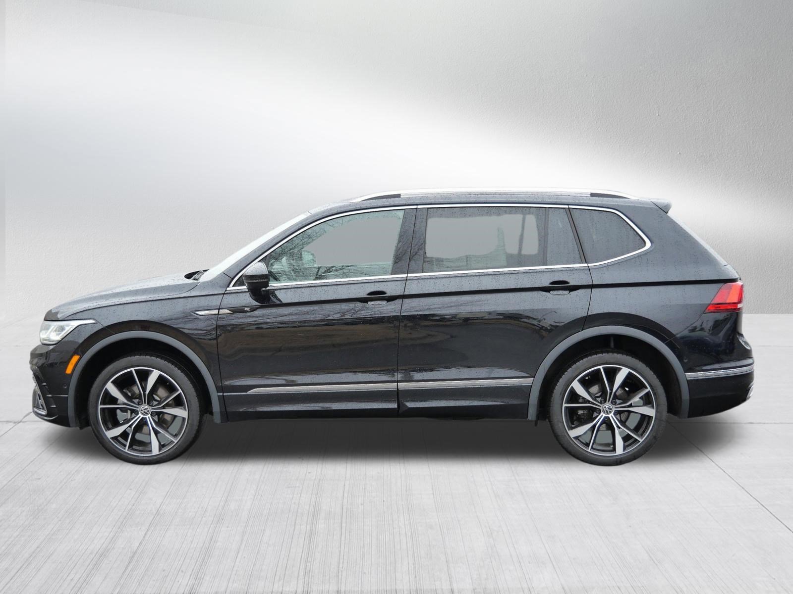 Used 2023 Volkswagen Tiguan SEL R-Line image 4
