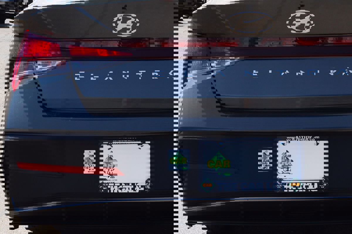 Used 2024 Hyundai Elantra SE image 19