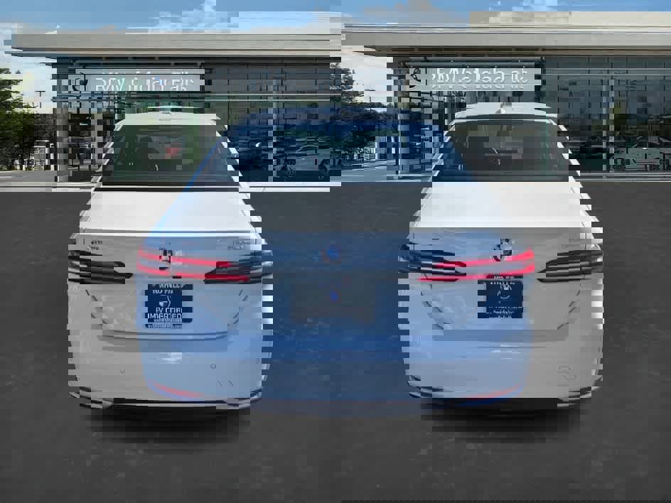 Certified 2024 BMW 530i xDrive w/ Premium Package image 7