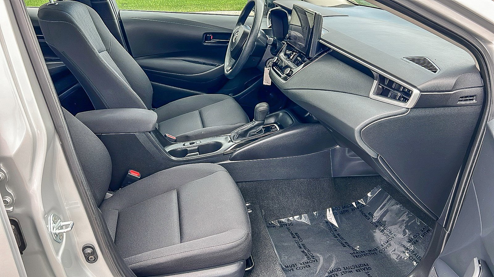 Used 2025 Toyota Corolla LE image 16