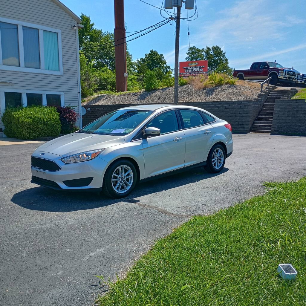 Used 2018 Ford Focus SE w/ Cold Weather Package FWD image 1