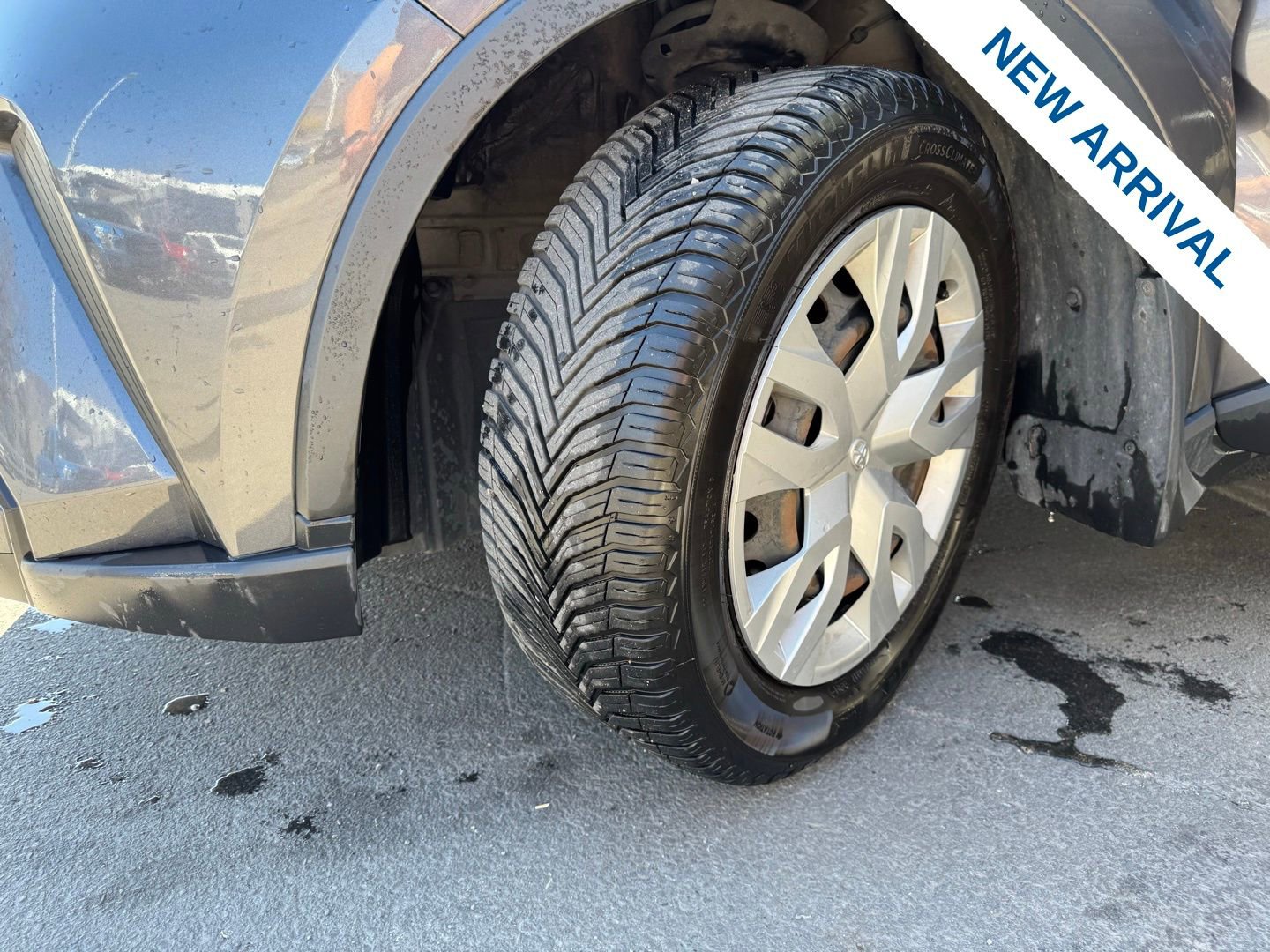 Used 2021 Toyota C-HR LE image 27