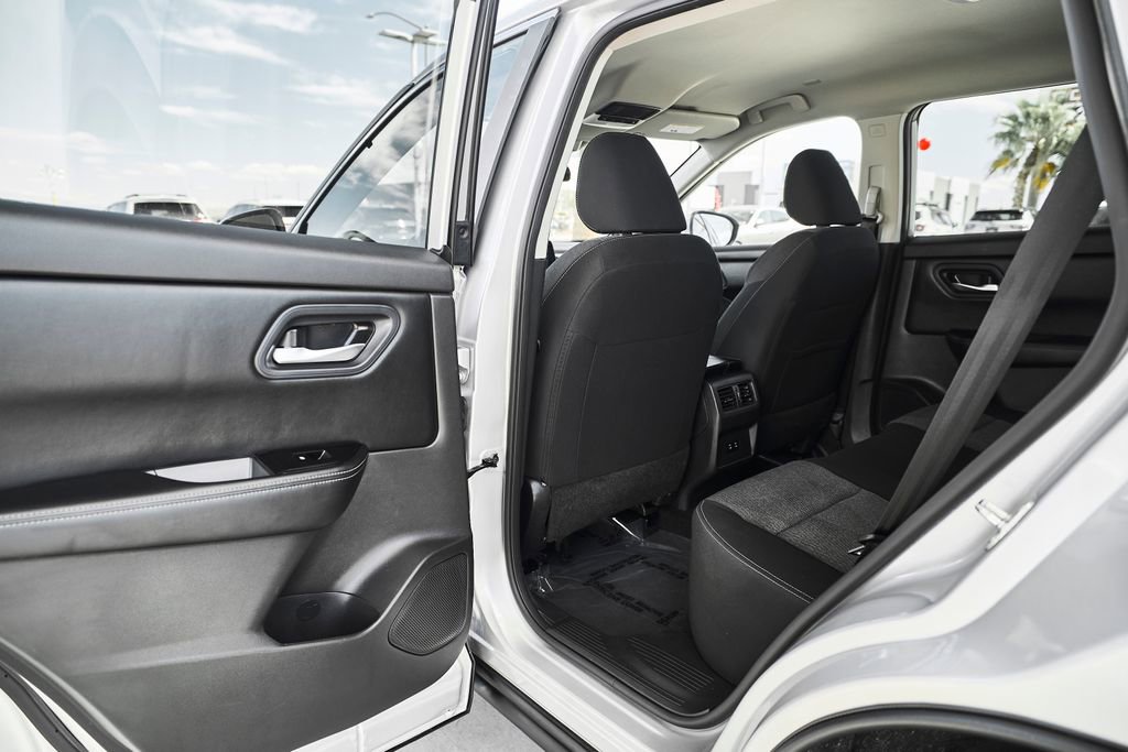 Used 2024 Nissan Rogue SV FWD image 14