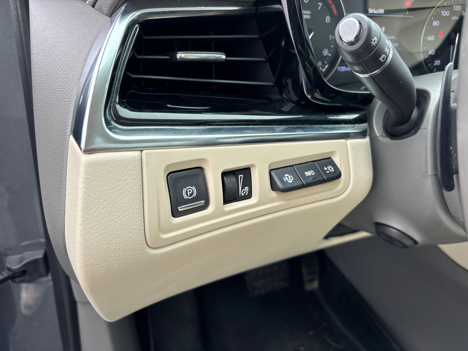 Used 2020 Cadillac XT6 Premium Luxury FWD image 14