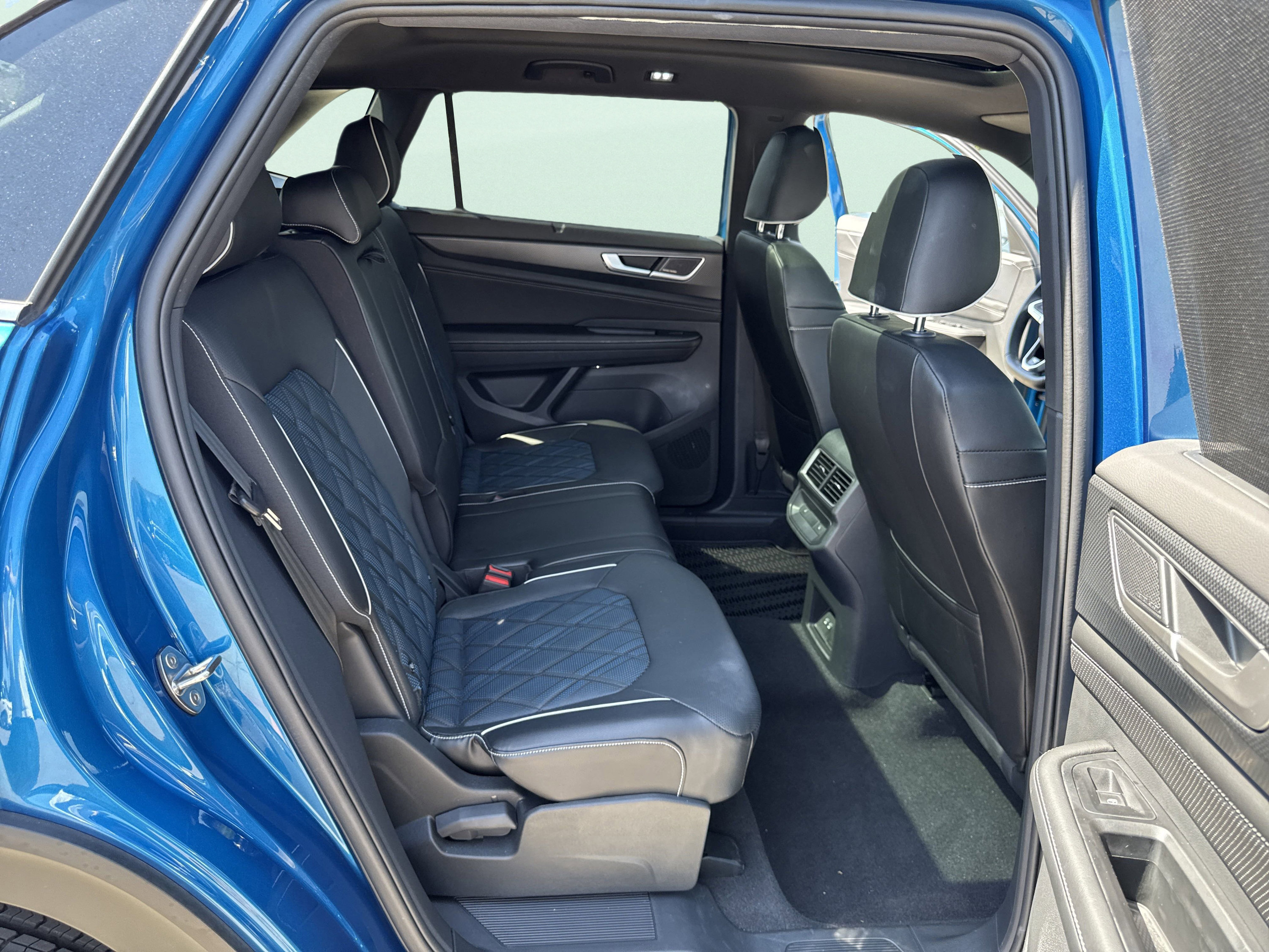 Used 2024 Volkswagen Atlas Cross Sport SEL Premium R-Line AWD/4WD image 41