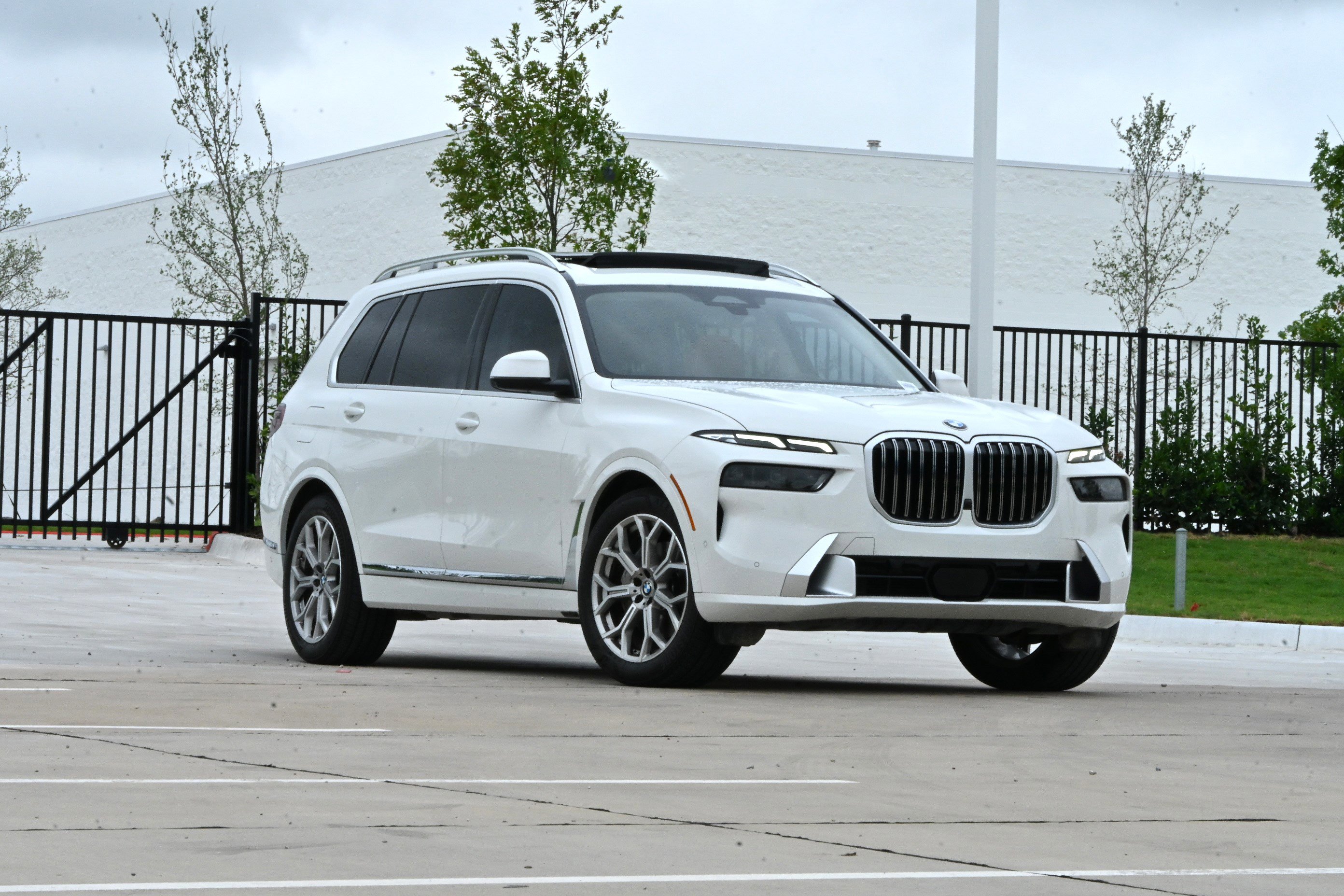Certified 2024 BMW X7 xDrive40i w/ Executive Package AWD/4WD image 2