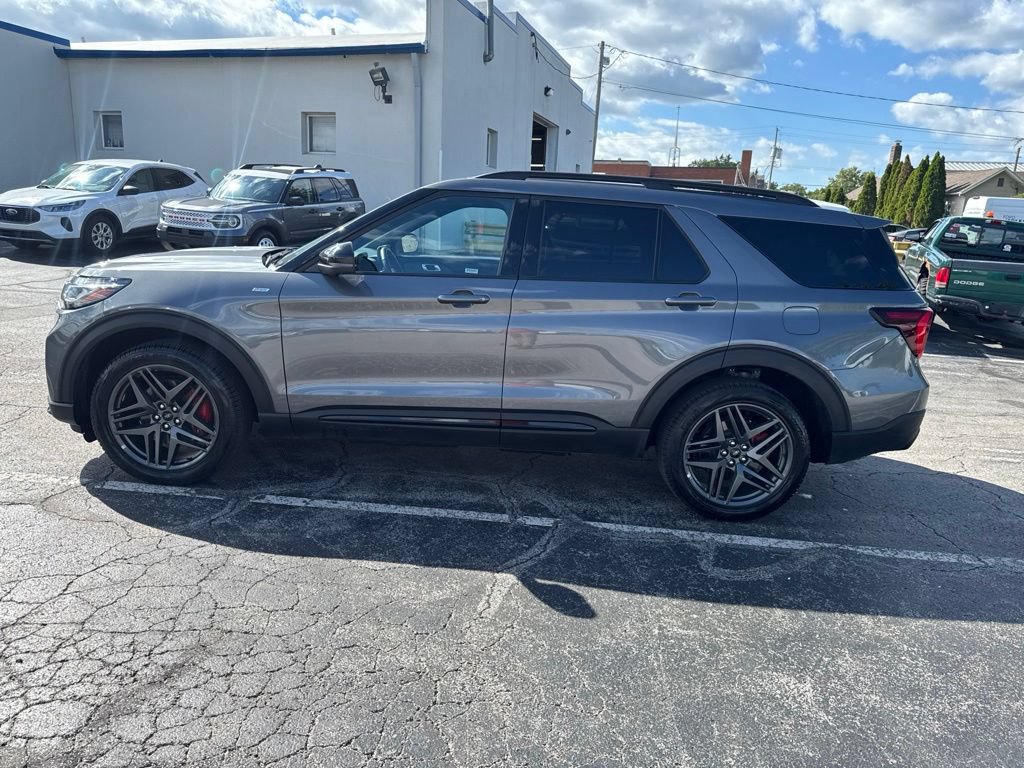 Certified 2025 Ford Explorer ST-Line w/ ST-Line Street Pack AWD/4WD image 13