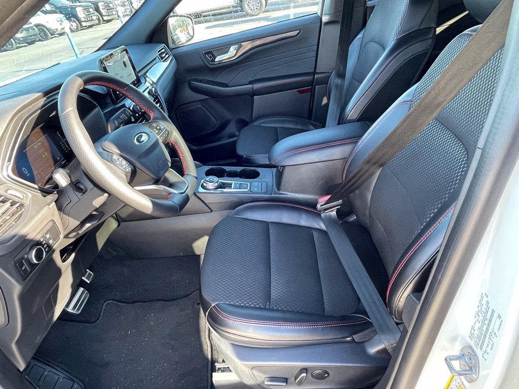 Certified 2024 Ford Escape ST-Line w/ Cold Weather Package FWD image 9