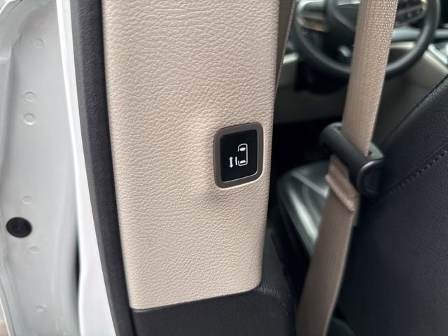 Used 2022 Chrysler Pacifica Touring-L image 17