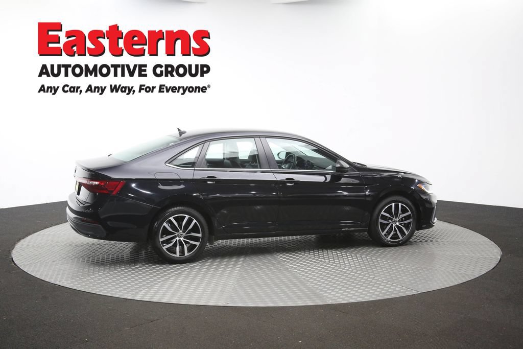 Used 2025 Volkswagen Jetta SE FWD image 42