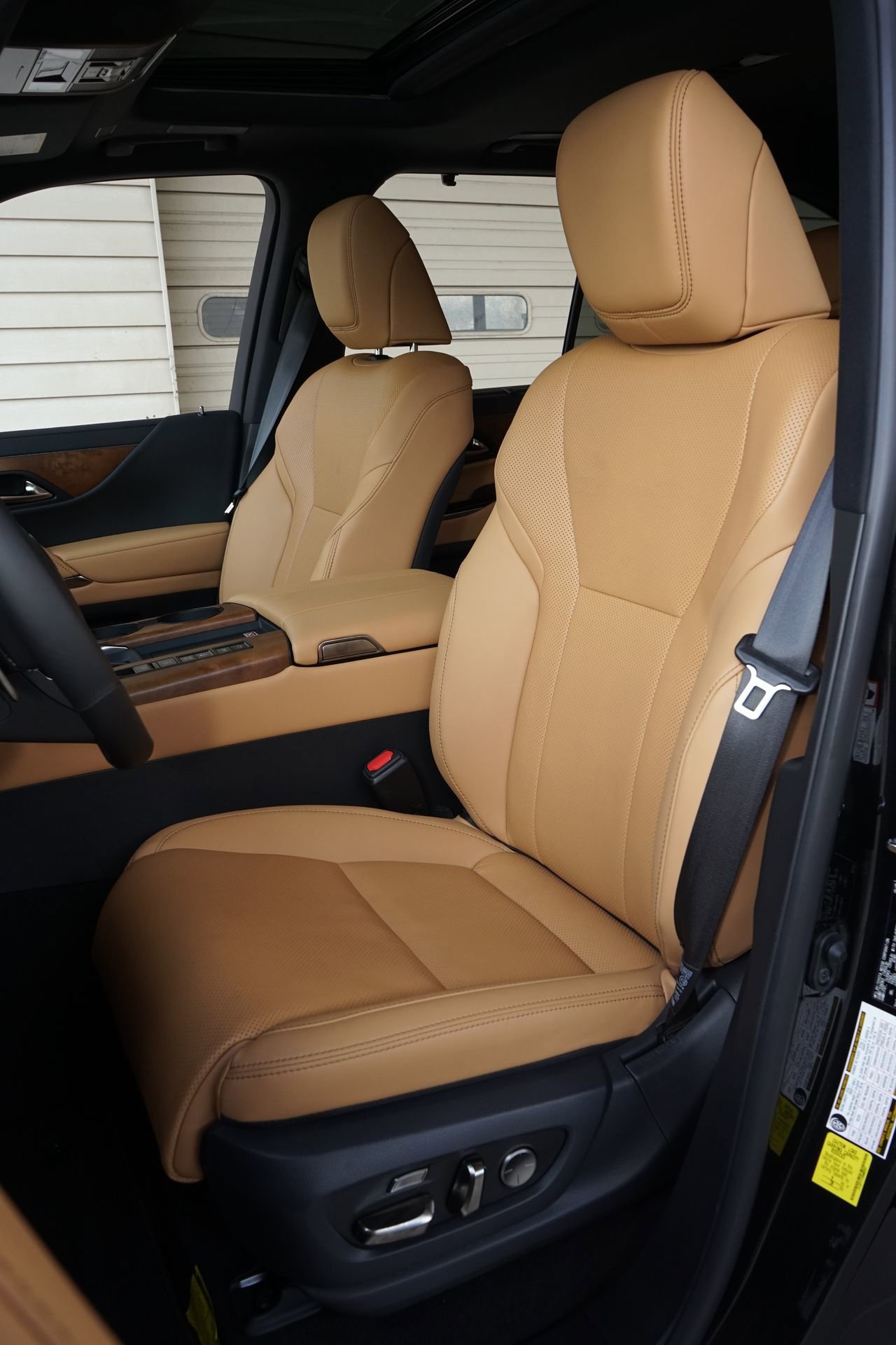 Used 2026 Lexus LX 700h Luxury image 9