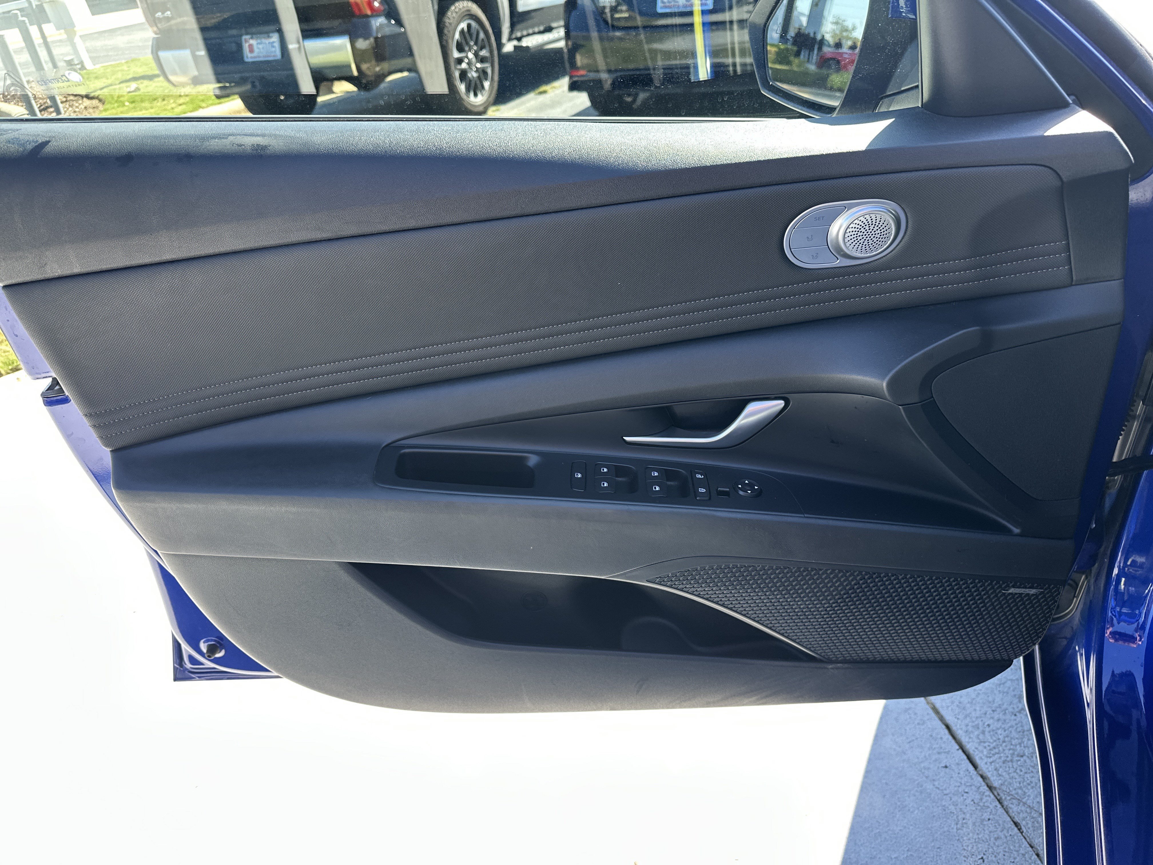Used 2023 Hyundai Elantra Limited w/ Cargo Package FWD image 14