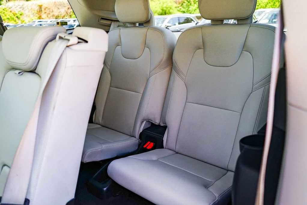 Used 2018 Volvo XC90 T6 Momentum w/ Convenience Package AWD/4WD image 19