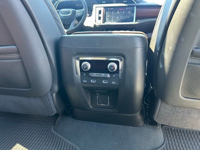 Used 2024 GMC Yukon Denali Ultimate AWD/4WD image 17