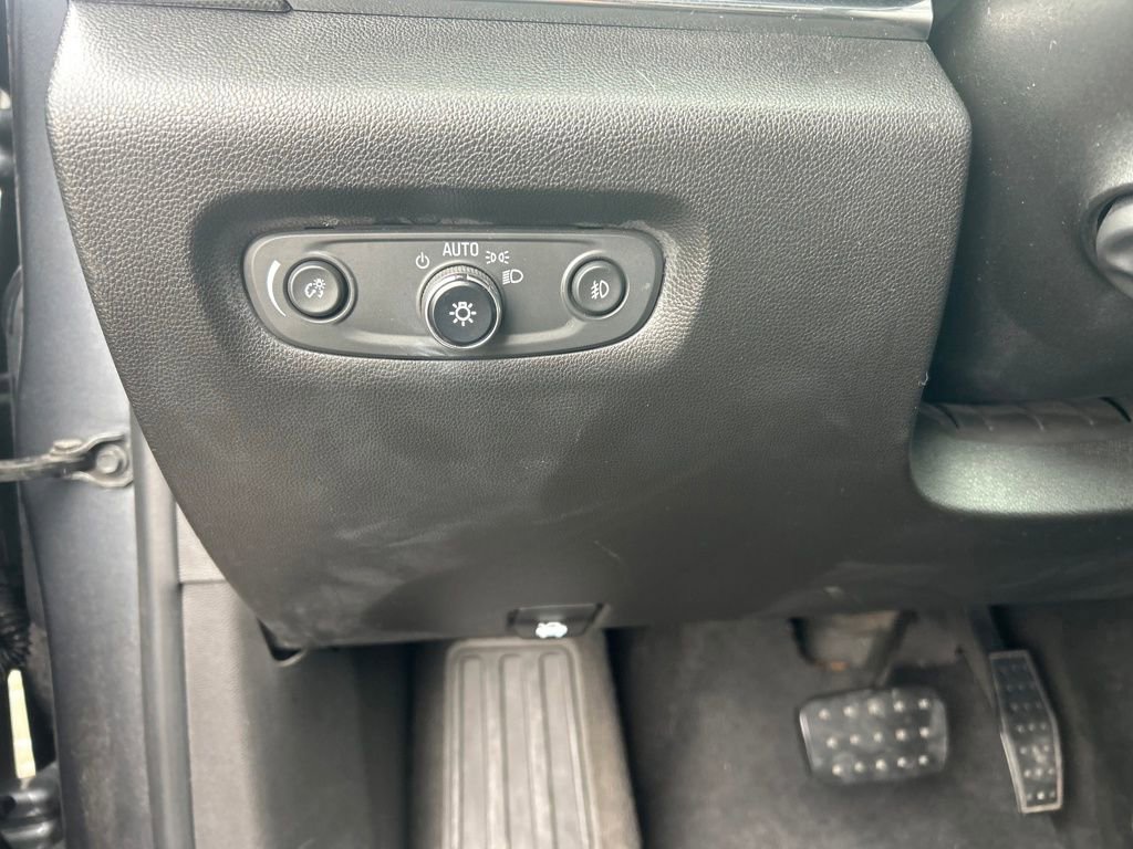 Used 2020 Chevrolet Traverse Premier image 16