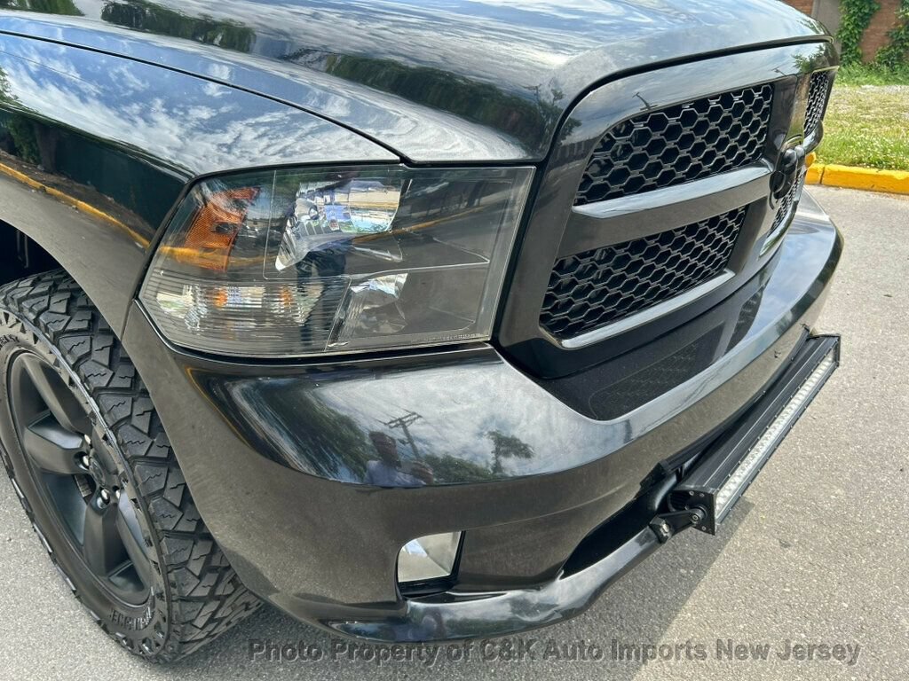 Used 2018 RAM 1500 Express w/ Black Ram 1500 Express Group AWD/4WD image 19