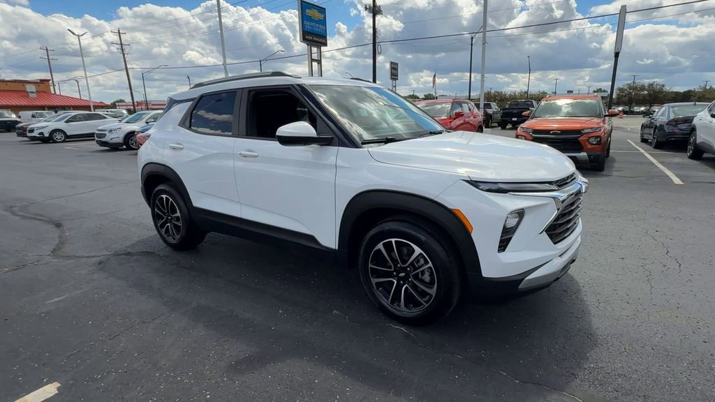 New 2025 Chevrolet TrailBlazer LT w/ Convenience Package image 2