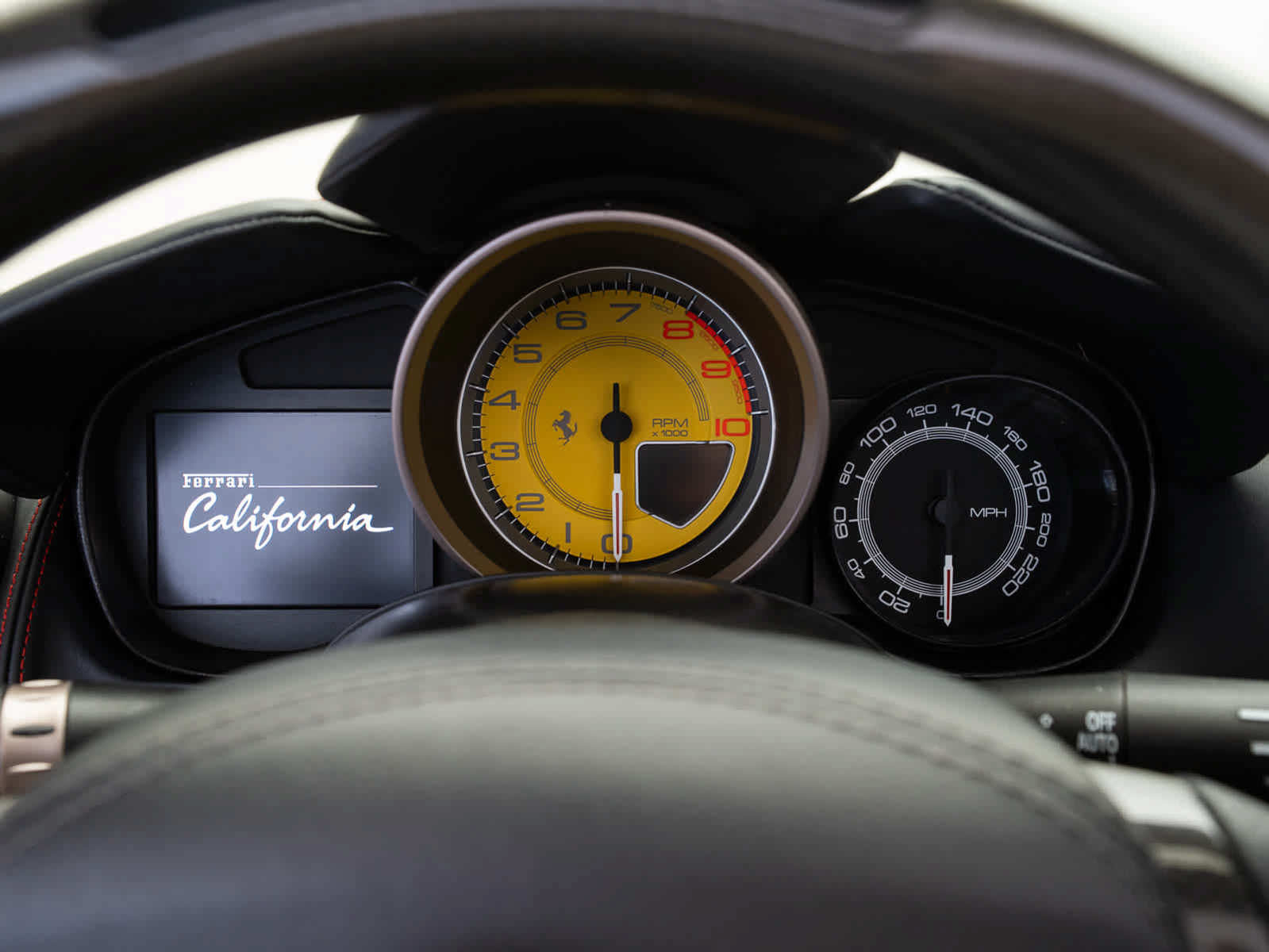 Used 2014 Ferrari California RWD image 11